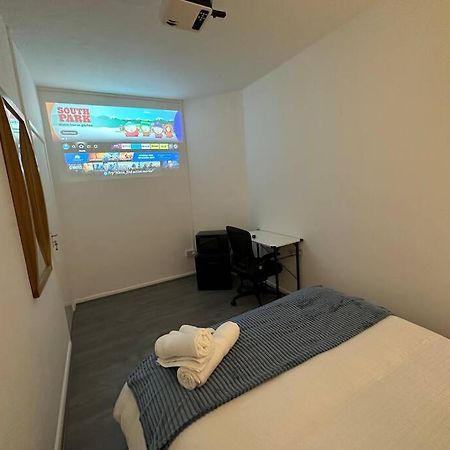 Small Cozy Private Bedroom Zone1 ลอนดอน ภายนอก รูปภาพ