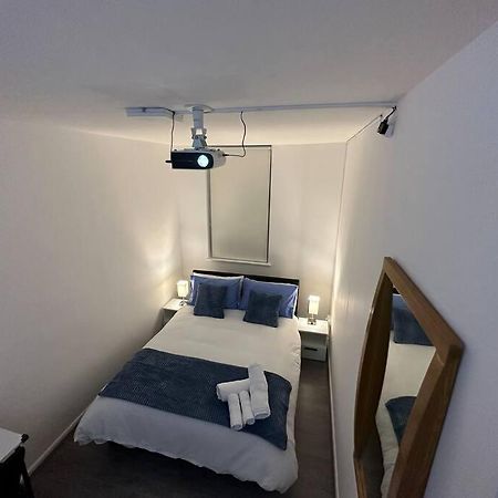 Small Cozy Private Bedroom Zone1 ลอนดอน ภายนอก รูปภาพ
