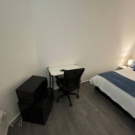 Small Cozy Private Bedroom Zone1 ลอนดอน ภายนอก รูปภาพ