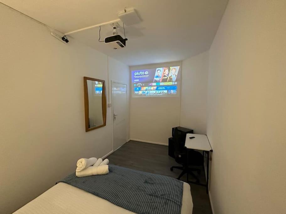 Small Cozy Private Bedroom Zone1 ลอนดอน ภายนอก รูปภาพ