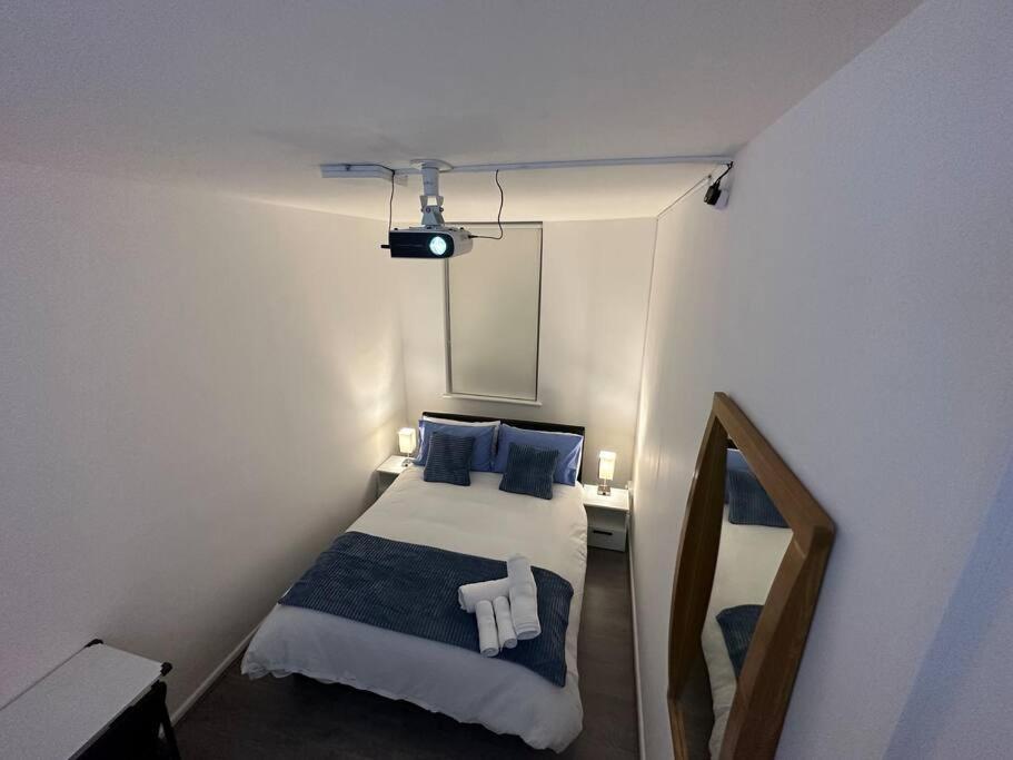 Small Cozy Private Bedroom Zone1 ลอนดอน ภายนอก รูปภาพ