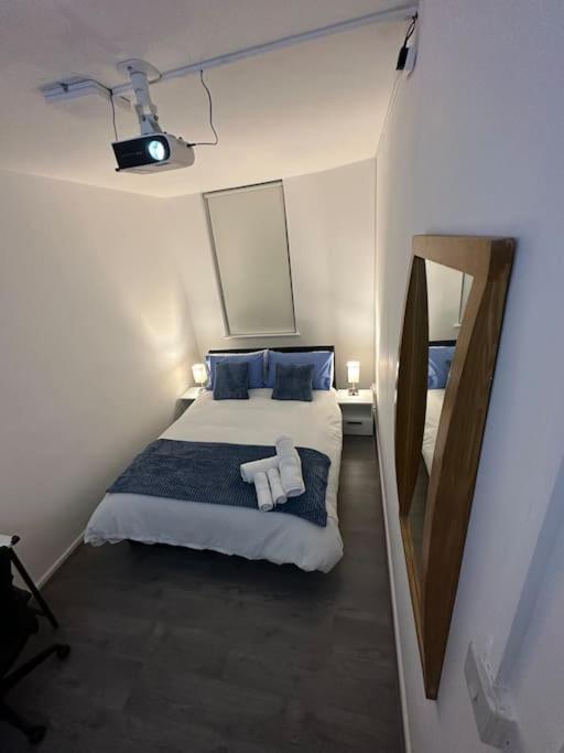 Small Cozy Private Bedroom Zone1 ลอนดอน ภายนอก รูปภาพ